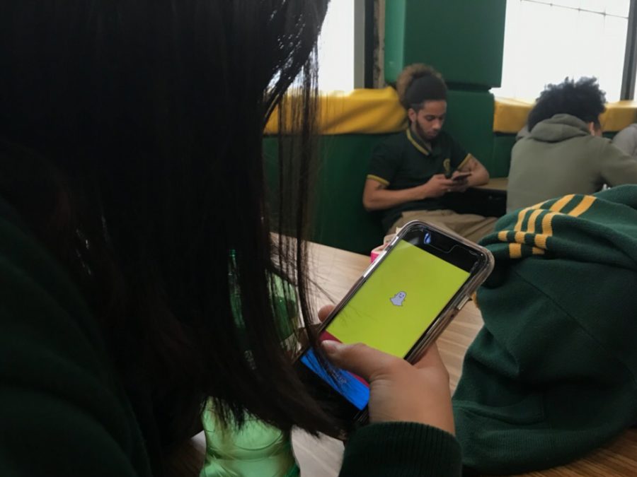 A+sophomore+student+logs+into+a+trending+social+media+app%2C+Snapchat%2C+during+her+lunch+period.